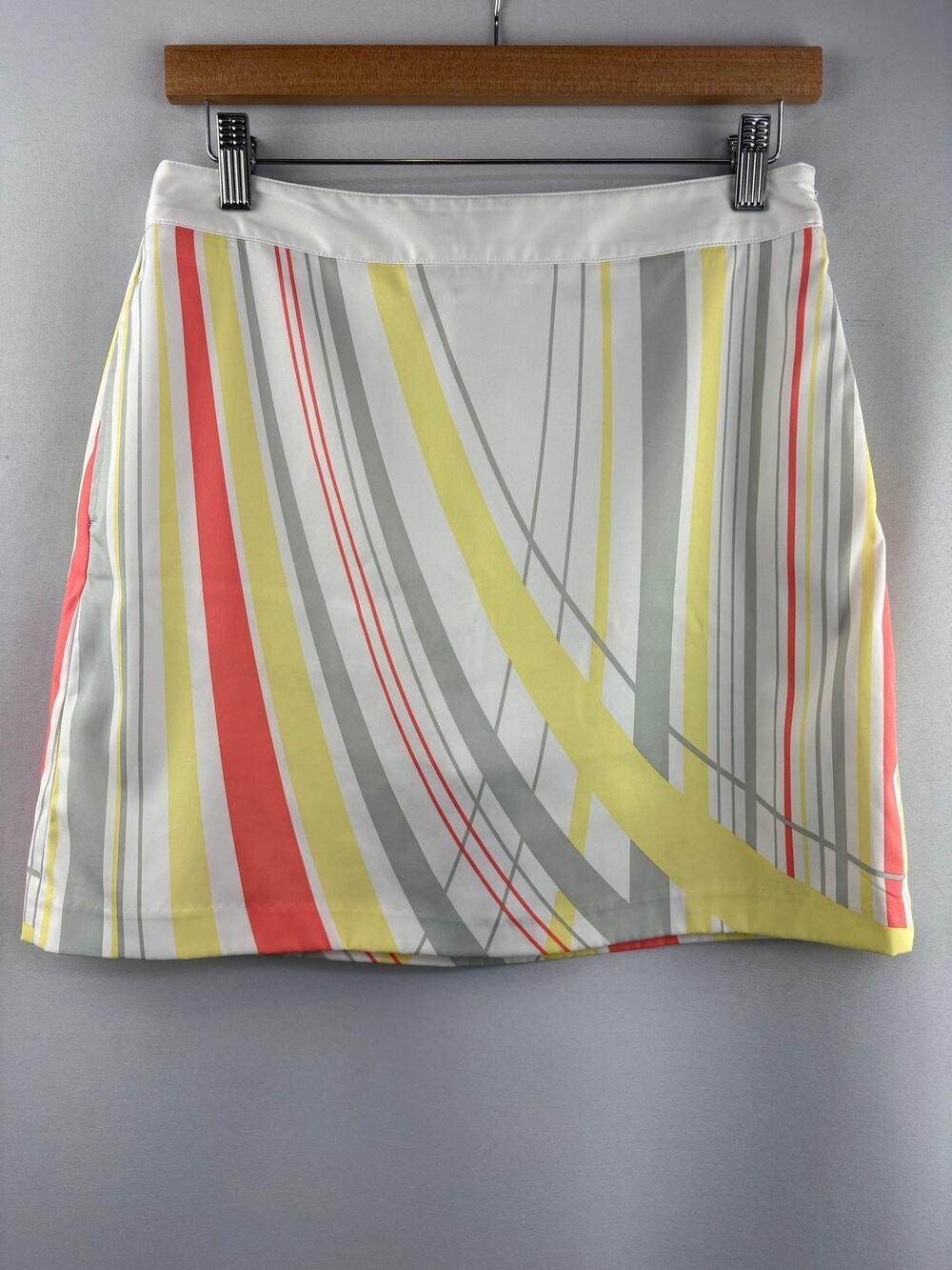 Women’s Greg Norman Size 4 White Multicolored Patterned Skort